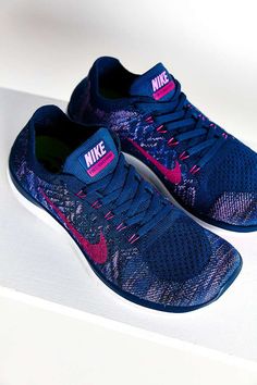 Te interesan los Zapatos que estas viendo? Pues visitarnos para ver modelos a nustra web comprarzapatosonl... Running Shoe Outfit, Moda Academia, Nike Free Runners, Oxford Style, Nike Shoes Cheap, Nike Flyknit, Nike Shoes Women