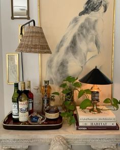 Credenza Bar Styling, Bar Cart Living Room Decor, Bar Cart With Lamp, Bar Table In Living Room, Vintage Home Decor Inspiration, Home Bar Aesthetic, Bar Cart Decor Ideas, Vignette Styling, Bar Cart Styling