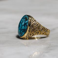 Classic style Indonesian ring in brass with an oval Chrysocolla stone. This vibrant blue ring looks great on any finger for both women and men. Chrysocolla is a copper stone that resonates with the vibrations of the Earth and helps clear blockages from the throat chakra. It promotes clear communication and the courage to express oneself. Available in Sterling Silver https://etsy.me/2kUGlpI Ring Size Available in all sizes. Please be sure to find your exact ring size for the finger you want befor Blue Stone Rings, Stone Rings For Men, Large Rings, Chrysocolla Ring, Ring Blue Stone, Pinky Rings, Hippie Rings, Brass Rings, Blue Stone Ring