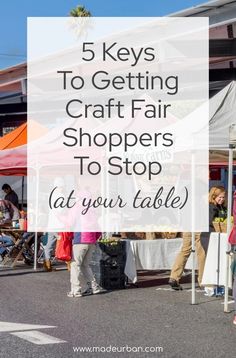 people shopping at an outdoor market with text overlay that reads 5 keys to getting craft fair shoppers to stop at your table