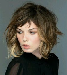 Perfect haircut. Love the fringe bangs, longer in front, shorter in back. Short Layered Bob Haircuts, Layered Bob Haircuts, Prom Hairstyles For Short Hair, Bob Haircut With Bangs, Side Bangs, Haircuts With Bangs, Curly Hair Styles Naturally