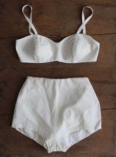 Pola Bra, 1950s Swimsuit, Lingerie Vintage, Design Moda, Diy Vetement, Vintage Swimwear, Costume Intero, White Swimsuit, Moda Vintage