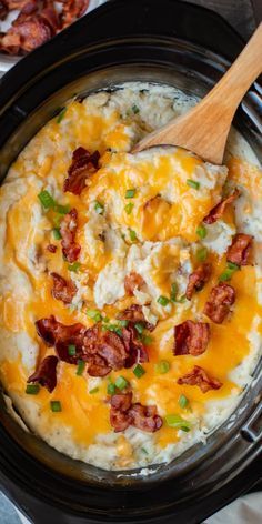 a black crock pot filled with mashed potatoes and bacon