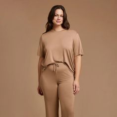 Feel nuud in our cooling pajama top and pant set. Curated with your comfort in mind, this breathable set will move with you throughout the night and on your DND (Do Not Disturb) days. Free Shows, Top And Pants Set, Do Not Disturb, Boxy Tee, Womens Pyjama Sets, Black Set, Pajama Shirt, Pajama Top, Pant Set