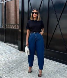 Classy Cookout Outfit, Mom Classy Outfits, Easy Chic Style, Cute Casual Outfits For Winter Jeans, Casual Outfit Inspo Simple, Casual Chic Outfit Ideas, Black Jean Outfits For Women, Look Chic Elegante, Look Casual Chique