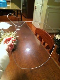 Wire Wreaths, Christmas Ball Wreath, Ball Wreath, Christmas Wreaths Diy Easy, Diy Wreaths, Holiday Craft, Christmas Ball