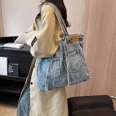 Commuter Denim Tote Bag with Spacious Capacity – IFAUN Cloth Tote Bag, Diy Jeans, Jean Purse, Denim Handbags, Denim Shoulder Bags, Denim Tote Bags, Denim Chic, Harajuku Streetwear, Denim Tote