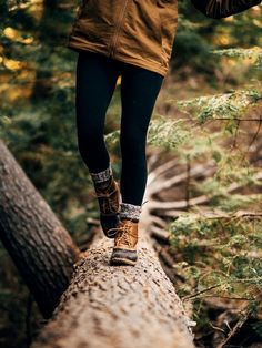 Hiking Outfit Women Mountain, Ny Outfits, Hiking Outfit Women, And So It Begins, Sassy Outfit, Bean Boots, Classic Wardrobe, Hiking Women, Hiking Outfit