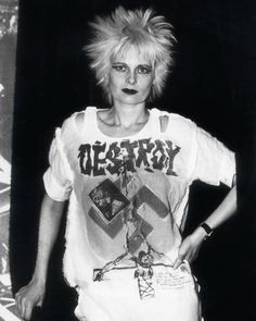 Freewave 3 Wallpaper, Vivienne Westwood Destroy, Vivienne Westwood Destroy Shirt, Punk Aesthetic Wallpaper, Vivienne Westwood Punk, Viviane Westwood, Chicas Punk Rock, Vivienne Westwood Fashion, Vivian Westwood