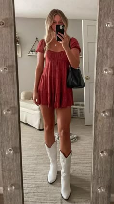 Country Thunder Outfits, Stampede Outfit, Country Festival Outfit, Country Concert Fits, Zach Bryan Concert, Country Concert Outfit Ideas, Morgan Wallen Concert, Country Thunder, Country Concert Outfits