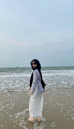 Outfit Hijab Pantai, Ootd Hijab Pantai, Bali Outfits, Hijab Fits, Face Pic