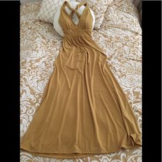 Never Worn. Size Medium. By Alyn Paige New York. Stretchable Fabric. Length 5ft 6in Flowy Gold Dress For Party, Gold Flowy Dress For Party, Gold Flowy Party Dress, Gold Maxi Dress For Date Night, Maxi Sundress, Sundress, Nice Dresses, Dresser, For Girls