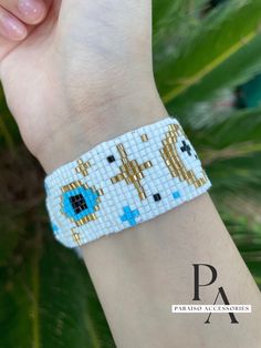 Pulsera mal de ojo blanca hecha con miyuki perlitas  Miyuki bracelet of evil eye Bracelet Miyuki, Miyuki Bracelet, Evil Eye, Arm Band, Art Ideas, Cuff Bracelets, Jewelry Bracelets, Etsy Accessories, Handmade Items