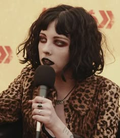 Pale Waves Heather, New Wave Makeup, Heather Baron Gracie, Pale Waves, Punk Makeup, Alt Makeup, Edgy Makeup, Dark Makeup, Makati