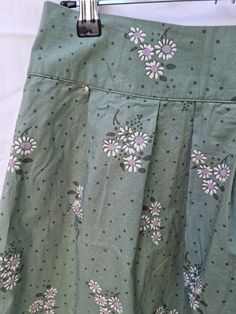 Sweet green and purple floral mini skirt. Please note- measurements are taken from the actual garment and are approximates. Size 8 Measurements- Waist (front) 39cm Length (top of w/b to hem) 47cm Brand- Princess Highway Condition- This item is 2nd hand but in excellent condition. Thanks so much for stopping by! Please feel free to message me for any information or questions. Cotton A-line Skirt With Floral Print, Spring Floral Print Full Pleated Skirt, Green Skirt With Pleated Hem For Spring, Spring Mini Cotton Pleated Skirt, Spring Cotton Mini Pleated Skirt, Spring Cotton Mini Skirt With Pleated Hem, Knee-length Cotton Skirt With Floral Print, Cotton Floral Print Full Skirt, Cotton Floral Print Knee-length Skirt