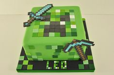 a cake made to look like a minecraft creeper