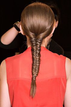 Say goodbye to boring hair with these 25 stunning fishtail braid ideas! Whether you love classic fish tail braids or unique fishtail braids, these hair stylies will inspire your next look. Perfect for everyday glam or special occasions, these braided hairstyle ideas include chic hair upstyles that elevate your style. Try them all and transform your hair game! Retro Bob, Spring Hair Trends, Hair Trends 2015, Runway Hair