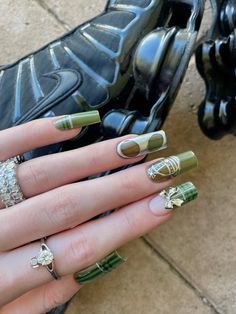 Vivienne westwood nails 🎀 Blue Vivienne Westwood Nails, Nail Inspo Vivienne Westwood, Viviane Westwood Nails, Vivienne Westwood Inspired Nails, Vivienne Westwood Nails Art, Vivien Westwood Nails, Nana Inspired Nails, Vivienne Westwood Hair, Vivienne Westwood Nails