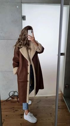 Winter Day Outfit, Woman Fashion Casual, Fashion Winter Outfits, Fashion Fall Outfits, Fashion Outfits Casual, Winter Fashion Outfits Casual, Outfits Woman, Sheepskin Coat, Fashion Grunge