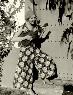 Catharine Moylan (1904-1969), 1930 Vintage Ukulele, Vintage Fashion 1930s, Playing The Guitar, Women Trousers, 30s Fashion, Vintage Trousers, Lounge Pajamas, Retro Mode, 1930s Fashion