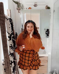 Edgy Plus Size Outfits, Short Plus Size Fashion, Chubby Fashion, Orange Outfit, Dress Sweater, Moda Plus, Plus Size Fashion For Women