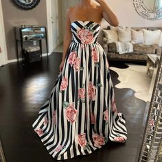 Black And White With Pink Flowers Long Dress With Tool And Pockets! Super Cute And Flattering On. New With Tags Dresses Black And White, Long Flower Dress, Black And White Gown, Ballroom Gowns, Iridescent Dress, Dama Dresses, White Gown, Lace Formal Dress, Evening Gown Dresses