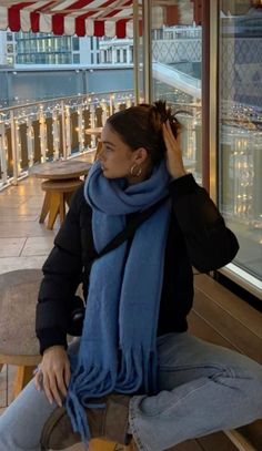 Click on pic to buy cosy blue scarf xx Vinter Mode Outfits, Nyc Outfits, Look Legging, Fest Outfits, Looks Pinterest