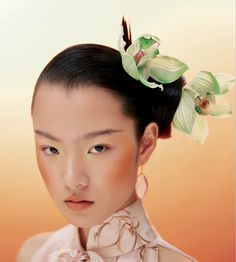 Photography Japanese, Red Cheongsam, Cheongsam Wedding, Diy Hair Scrunchies, Runway Makeup, Japanese Hairstyle, Fashion Photography Poses