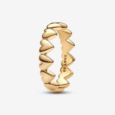 Give a gift from the heart with this 14k gold-plated ring. Expertly crafted with a row of hearts making up the band, this romantic design looks equally beautiful worn on its own or layered with contrasting Pandora rings. Give it as a gift for a meaningful way to express your love, or treat yourself to a piece you'll love wearing over and over. - Pandora Row of Hearts Ring - 14k Gold-plated unique metal blend - Sz. 9 Charms Pandora, Engagement Rings Bridal Sets, Pandora Rings, Ringe Gold, Bridal Ring Sets, Romantic Design, Plated Ring