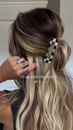 Lake Hair Styles, Peinados Recogidos, Clip Hairstyles, Hair Brained, Hair Skin Nails, Boho Braids, Hair Today, Great Hair, Claw Clip