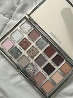 #makeup #hudabeauty #pic Huda Icy Nude Palette, Huda Icy Palette, Huda Beauty Icy Nude Palette, Icy Nude Huda Beauty, Huda Beauty Nude Palette Looks, Winter Palette Makeup, Winter Makeup Palette, Winter Eyeshadow Palette, Eyeshadow Palette Aesthetic