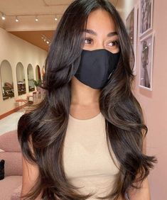 CURTAIN BANG INSPO | SPRING 2022 WOMENS HAIRSTYLES Brown Hair Balayage