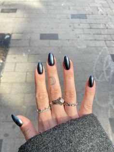 #blacknails #pearl #pearly #nails #black #shinny #almondshapednails Manon Blackbeak Aesthetic Nails, Black Nails With Shimmer, Pearly Black Nails, Black Acrylics Almond, Black Nails With Pearl Chrome, Black Nails Pearls, Black Hologram Nails, Dark Pearl Nails, Black Pearlescent Nails