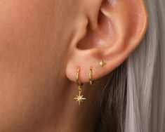 Earlobe Stacking, Cute Simple Earrings Gold, Gold Star Earrings Dangle, Double Hole Earrings, Gold Second Piercing, Earrings For Two Piercings, Gold Earrings Everyday, Golden Ear Piercing, Earring Sets Gold