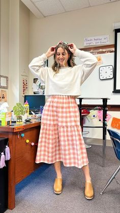 Teacher Outfits Elementary Dresses, Boho Teacher Aesthetic, Spring Summer Teacher Outfits, Student Teaching Outfits Plus Size, Teacher Thanksgiving Outfits, Teacher Attire Elementary, Fun Creative Outfits, Pre K Teacher Outfits Casual, Parent Teacher Night Outfit