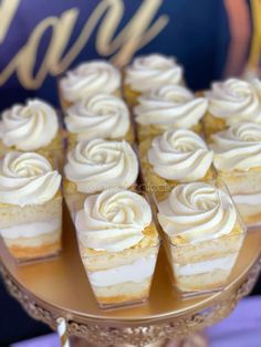 there are many small desserts on the cake platter with white frosting and icing