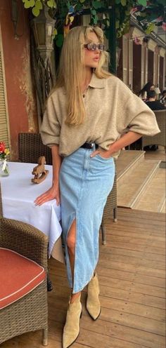 Denim Skirt Outfits, Skandinavian Fashion, Long Denim Skirt, Outfit Chic, Looks Street Style, Mode Inspo, Outfit Inspo Fall, Autumn Outfit, 가을 패션