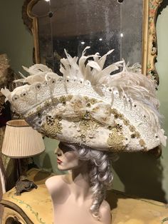 White tricorn hat with plumes, richly decorated. Complete your dress with this wool hat, created in our Atelier in Venice. Our tricorn-hat are made of wool and metal and are suitable for any size. They match perfectly with wigs. However you can wear them also without wig. All our hats are hand made and hand-decorated in our Atelier. This hat has been decorated with feathers, Swarovski crystals, trimming, lace. Size: please, choose the measure of the circumference of your head. Also, at the momen Victorian High Crown Costume Hat, Elegant High Crown Headpiece For Costume, Victorian Brimmed Costume Hats And Headpieces, Victorian Brimmed Costume Hat, Victorian Curved Brim Costume Hat, Elegant Hats For Carnival Costume Party, Elegant Hats For Costume Party And Carnival, Fantasy High Crown Costume Hat, Curved Brim Costume Hat For Carnival