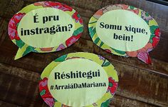 three paper speech bubbles with spanish words on them