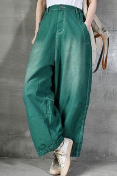 #wideleg #jeans #denim #greenjeans Granola Style, Balloon Pants, Green Jeans, Loose Fit Jeans, Comfy Pants, Washed Jeans, Leather Shorts, Denim Overalls, Baggy Jeans