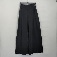 Brand New With Tags. (See Photo For Measurements & Descriptions) Brand: Bb Dakota By Steve Madden Size: Medium Measurements: Rise 25.5" Inseam 14.5" Waist 12" Hips 17.5" All Measurements Provided Are Approximate And Subject To Human Error. Smoke Free Home. No Trade, Offer Welcome. Black Wide Leg Pants With Elastic Waistband For Loungewear, High Waist Elastic Black Pants, Casual Elastic Black Bottoms, Casual Black Elastic Bottoms, Black Elastic Casual Pants, Casual Black Elastic Pants, Black Elastic Pants For Spring, Black Stretch Wide Leg Pants With Elastic Waistband, Black Elastic Full-length Pants