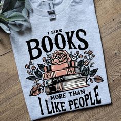 Super Cute Tee. On Gildan Adult Unisex 50/50 Ash Grey Tee Shirt. Made With Sublimation. Ships Within 3 Business Days. Book Inspired Shirts, Book Lover Shirt, Statement Sweaters, The 1975 T Shirt, People Humor, Purple Crewneck, Summer Tee Shirts, Trendy Shirt Designs, Etsy Ideas