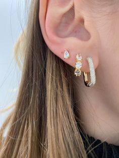 Square hoop earring Square Hoop Earrings, Gold Earrings For Kids, Delicate Gold Jewelry, Bvlgari Jewelry, Cute Ear Piercings, Pretty Jewelry Necklaces, Accesories Jewelry, Expensive Jewelry Luxury