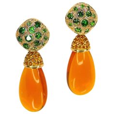 Thomas Leyser is renowned for his contemporary jewellery designs utilizing fine gemstones. This 18k red gold (3.45g) pair of earrings is set with 2x fine Mexican Fireopal Brioletts (28x13x8mm, 29.49ct) + 70x Mandarin Garnets (round, 1.3mm, 0.70ct) + 18k red gold (8.50g) clips set with 26x Tsavorites (round 1.4mm, 1.56ct). Both parts can be separated. Red Coral Earrings, Fire Opals, Vintage Drop Earrings, Contemporary Jewelry Design, Bead Embroidery Jewelry, Coral Earrings, Bridal Jewellery Indian, Embroidery Jewelry, Contemporary Jewellery