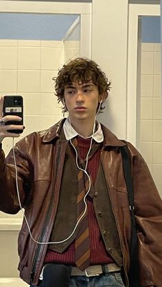 Whimsical Outfit Men, Green And Brown Outfit, Nonbinary Outfits, Cooler Style, Clothing Aesthetic, Future Jobs, Guys Clothing Styles