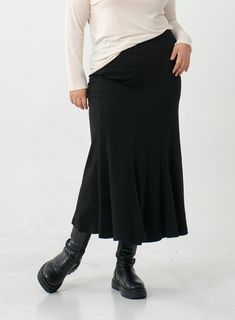 Model Size Height : 170cm / Top : XL / Bottom : 3XL(36 inch) Product Detail Style : Feminine Occasion : Work wear Detail : Banded Material : Cotton, Spandex Length : Long Fit : Normal fit Cotton95 Spandex5 .prddescription table, .prddescription td, .prddescription th { border : 1px solid black; border-collapse : collapse; padding: 10px; } Size(Inch) Size Waist Hip Hem Total Length L 11.8" 16.9" 51.2" 32.7" 1XL 13.8" 17.7" 53.1" 33.5" 2XL 15.7" 18.5" 55.1" 34.3" - Waist, Hip, Bust and Shoulder ar Relaxed Lined Skirt With Flared Hem, Long Black Elastane Skirt, Black Long Elastane Skirt, Black Elastane Long Skirt, Fitted Skirt With Lined Extra Large Hem, Style Feminine, Seoul South Korea, Full Circle, Body Size