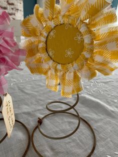 Cast off Creations made from old bed springs and canning rings. Beautiful Spring decor that will brighten up even the darkest rooms. Bed Springs Repurposed, Mattress Spring Crafts, Rusty Bed Springs, Old Bed Springs, Barn Crafts, Bed Spring Crafts, Bed Spring, Sunflower Crafts, Rings Beautiful