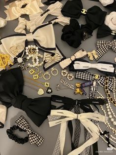 Stile Blair Waldorf, Being A Girl, Image Swag, Estilo Preppy, Classy Jewelry, Jewelry Lookbook, Old Money Aesthetic, Rich Girl