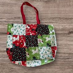 Quilted tote bag with inside pockets 17" x 13" x 4.25" Christmas Rectangular Bag, Cat Design Tote Shoulder Bag, Cat Tote Bag, Cats Tote Bag, Quilted Tote Bags, Cat Tote, South China, Quilted Totes, Christmas Cat