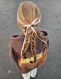 summer hair fun braids inspo Cute Down Braided Hairstyles, Blonde Girl Hairstyles, Preppy Fall Hairstyles, Preppy Hair Styles, Filler Photo Ideas, Hairstyles Bows, Summer Hair Ideas, Braids Blonde